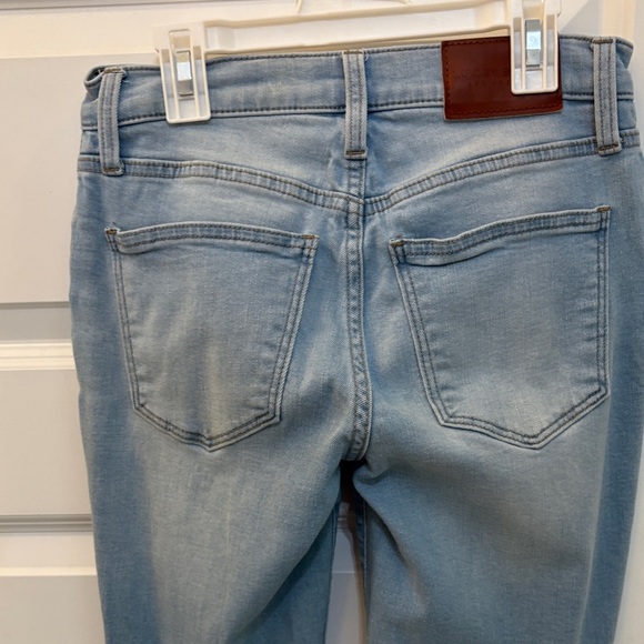 Lucky Brand Women's Light Blue Ankle Jeans - Picture 3 of 5